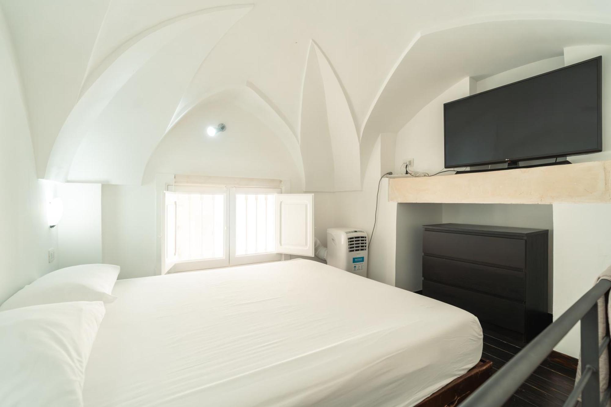 Donna Cristina Historic Apartment เลชเช ภายนอก รูปภาพ